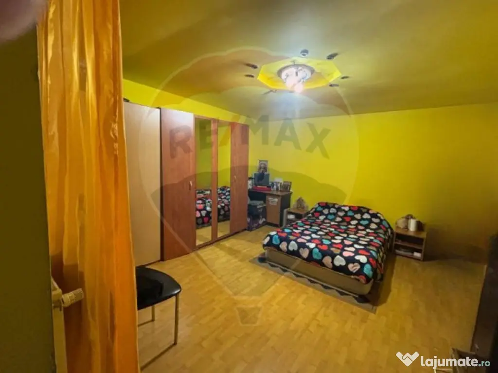 Casă spațioasă cu garaj - Mogoșoaia, foarte aproape d... 