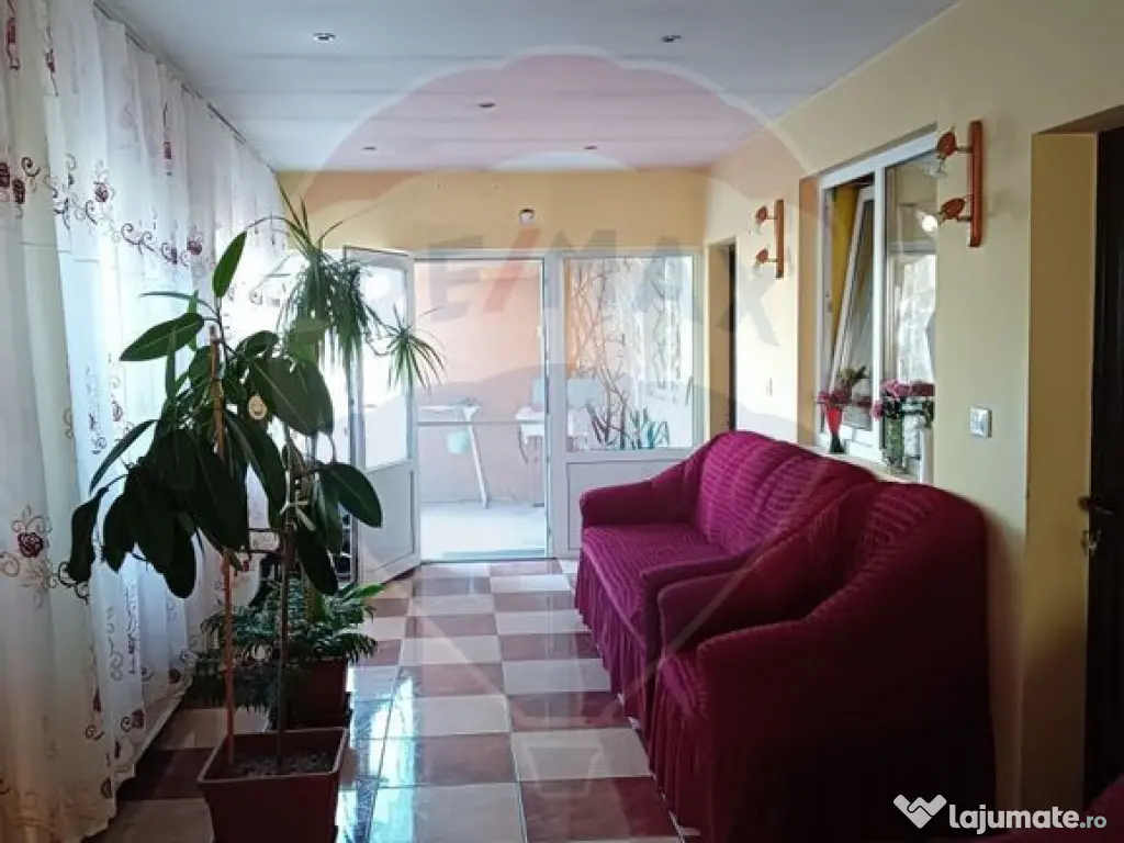 Casă spațioasă cu garaj - Mogoșoaia, foarte aproape d... 