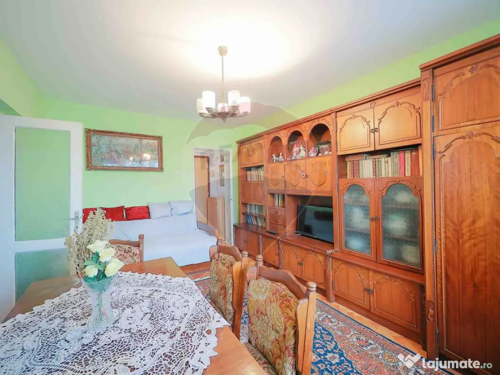 Apartament cu 3 camere, de vânzare în zona Rogerius