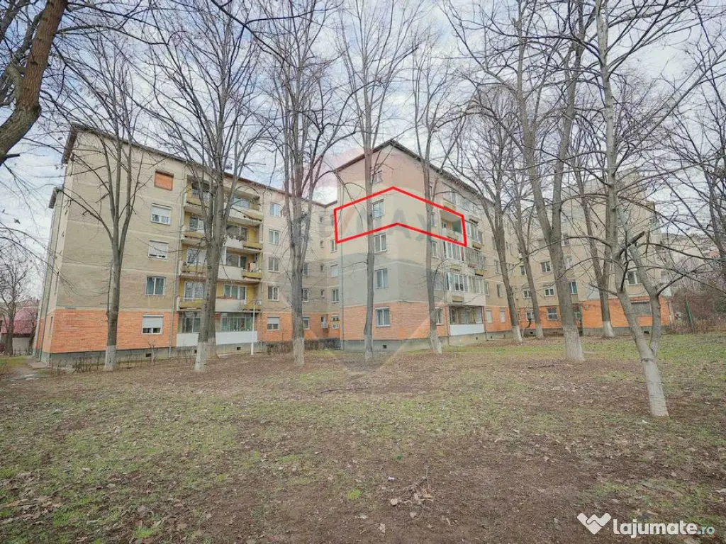 Apartament cu 3 camere, de vânzare în zona Rogerius 