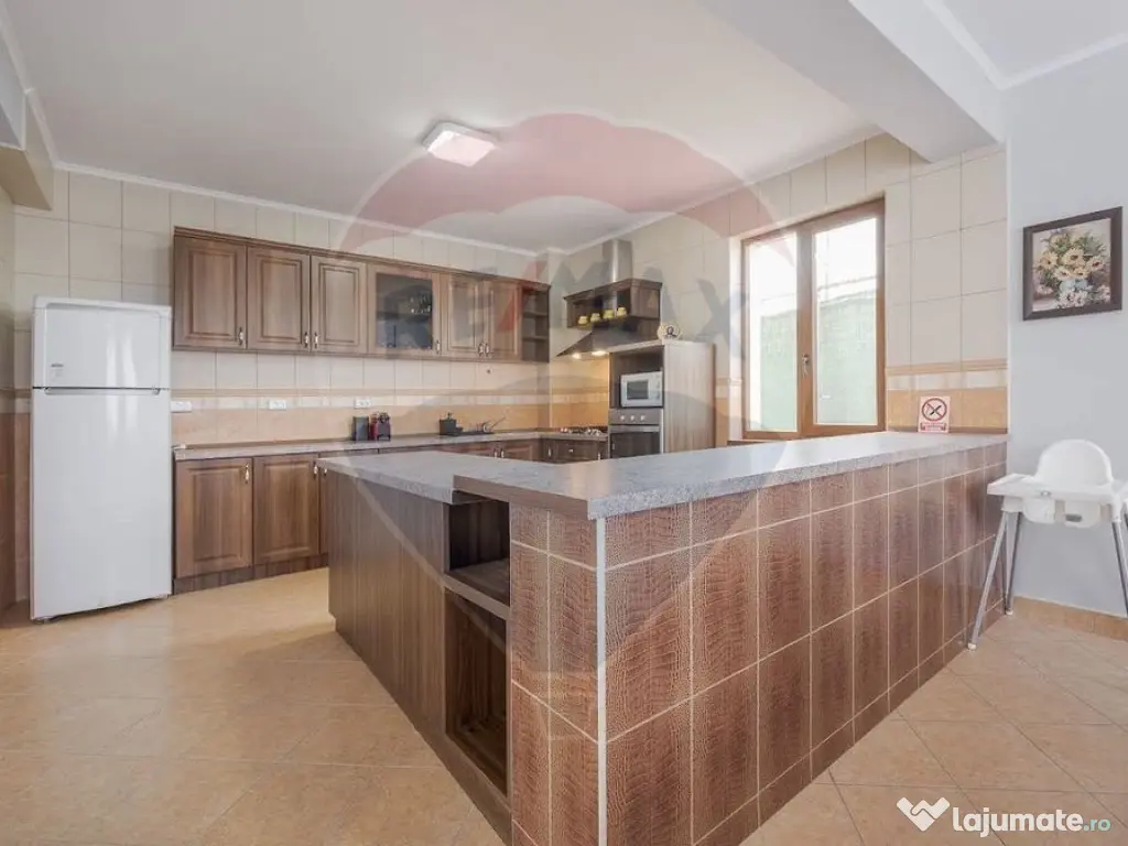 Casă / Vilă cu 16 camere de vânzare Sanmartin/Stefan c... 