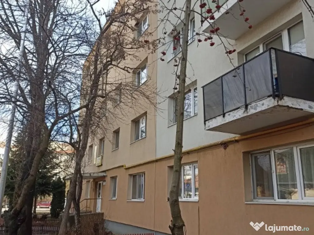 De închiriat apartament cu 4 camere pentru birou în Sfântu Gheorghe