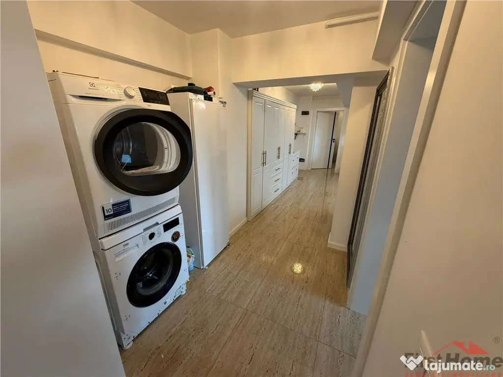 Apartament 3 camere, etaj 2 , ultracentral, renovat, incalzi 