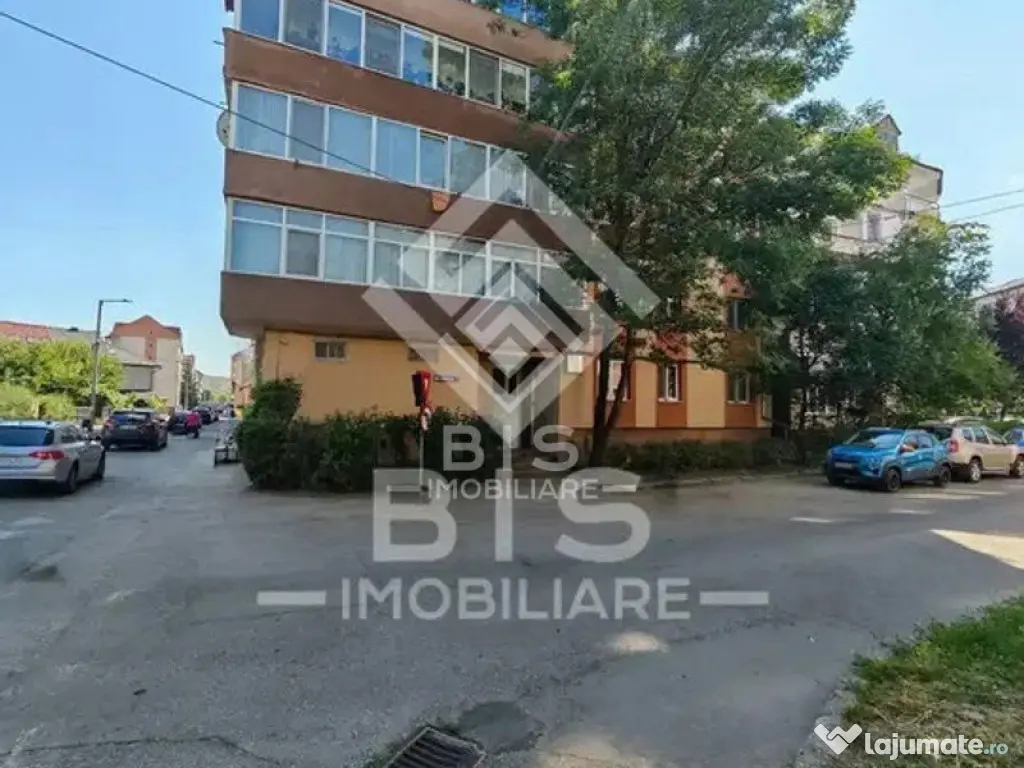 Apartament spatios etaj 2 - 92 mp