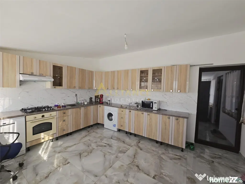 Gata de mutare- 425mp teren - 5 camere - 3 bai 