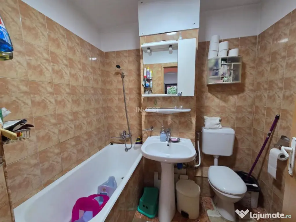 APARTAMENT 2 CAMERE-ETAJ 1-DECOMANDAT-DACIA 