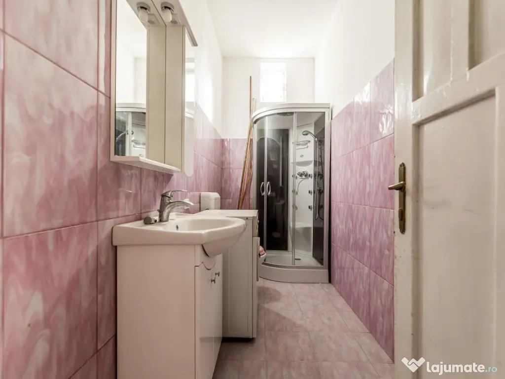 REZERVAT! 2 apartamente unificate, B-dul Revoluției, Ara... 