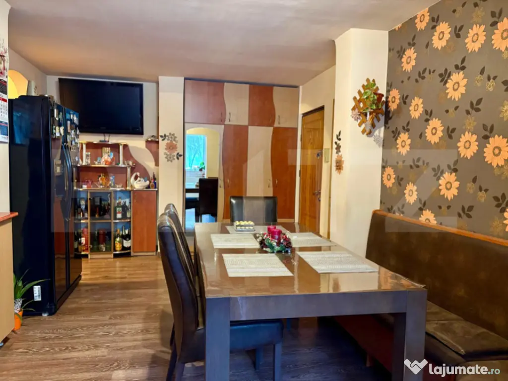 Apartament cu 4 camere, decomandat, spatios, 2 bai, Sanmarti