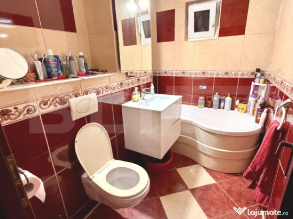 Apartament cu 4 camere, decomandat, spatios, 2 bai, Sanmarti