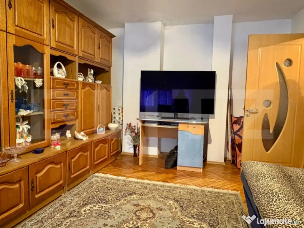 Apartament cu 4 camere, decomandat, spatios, 2 bai, Sanmarti