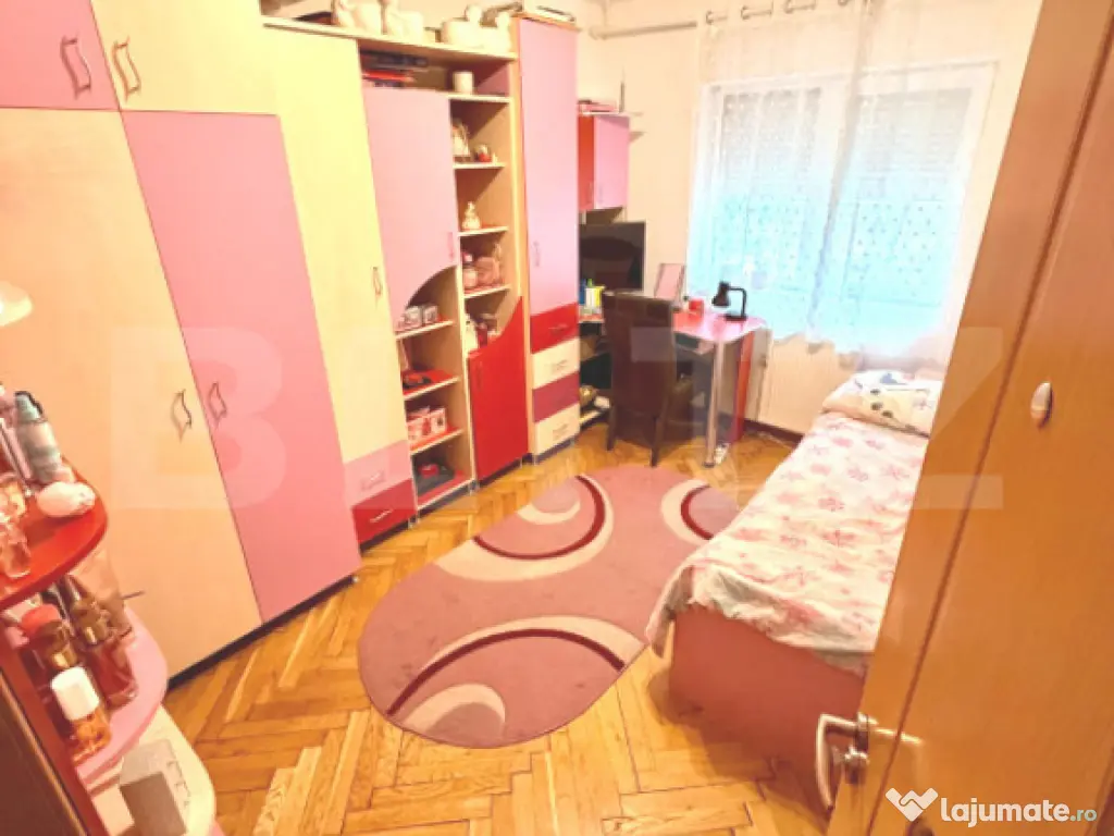 Apartament cu 4 camere, decomandat, spatios, 2 bai, Sanmarti