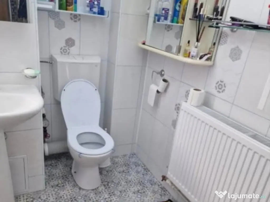 Apartament 4 camere decomandat, orasul Mizil, zona Centrala 