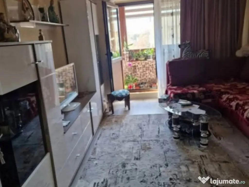 Apartament 4 camere decomandat, orasul Mizil, zona Centrala 