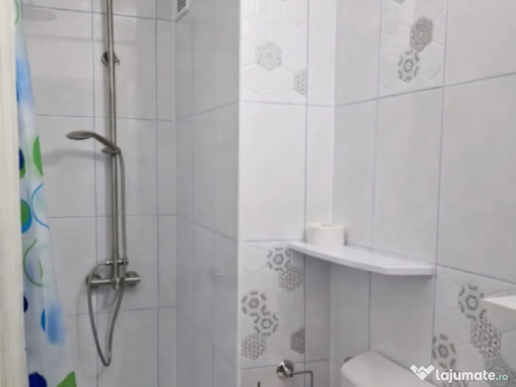 Apartament 4 camere decomandat, orasul Mizil, zona Centrala 