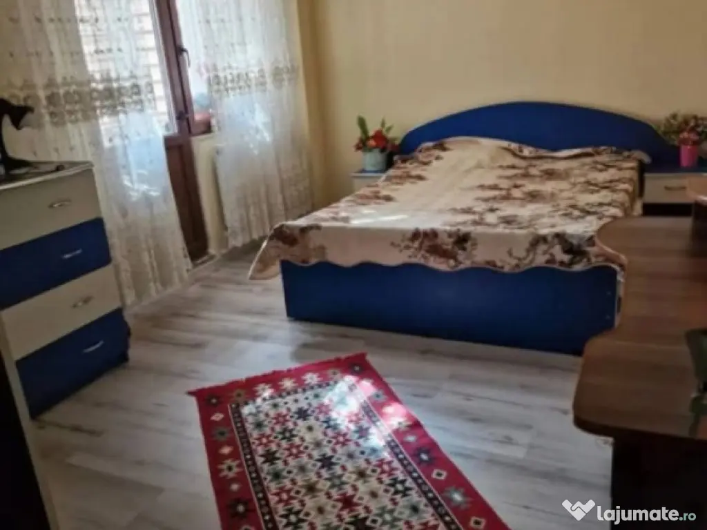 Apartament 4 camere decomandat, orasul Mizil, zona Centrala 