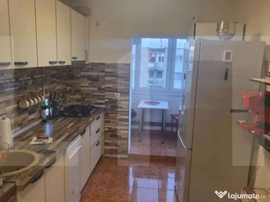 Apartament cu 2 camere complet renovat si mobilat