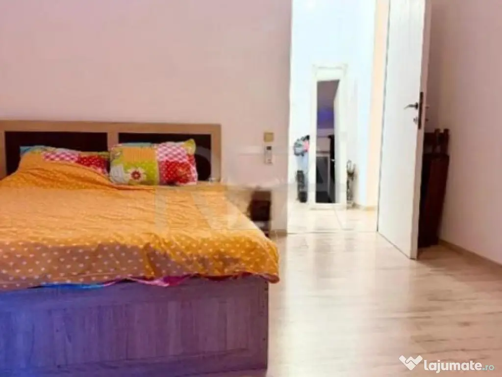 2 camere Vitan Mall, et. 9, an 2001