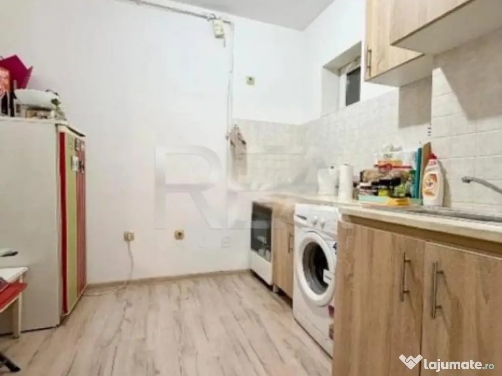 2 camere Vitan Mall, et. 9, an 2001