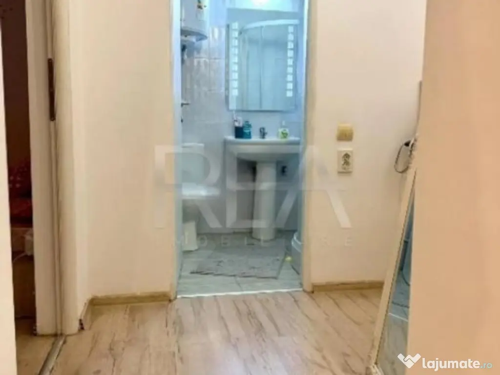 2 camere Vitan Mall, et. 9, an 2001