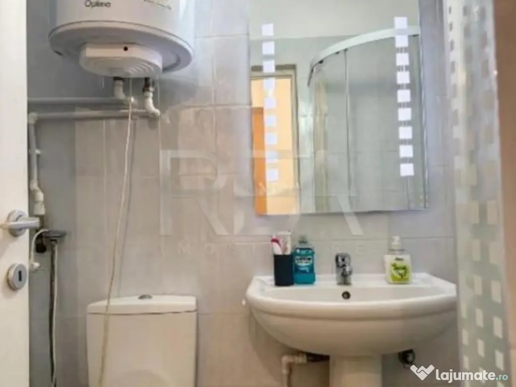 2 camere Vitan Mall, et. 9, an 2001