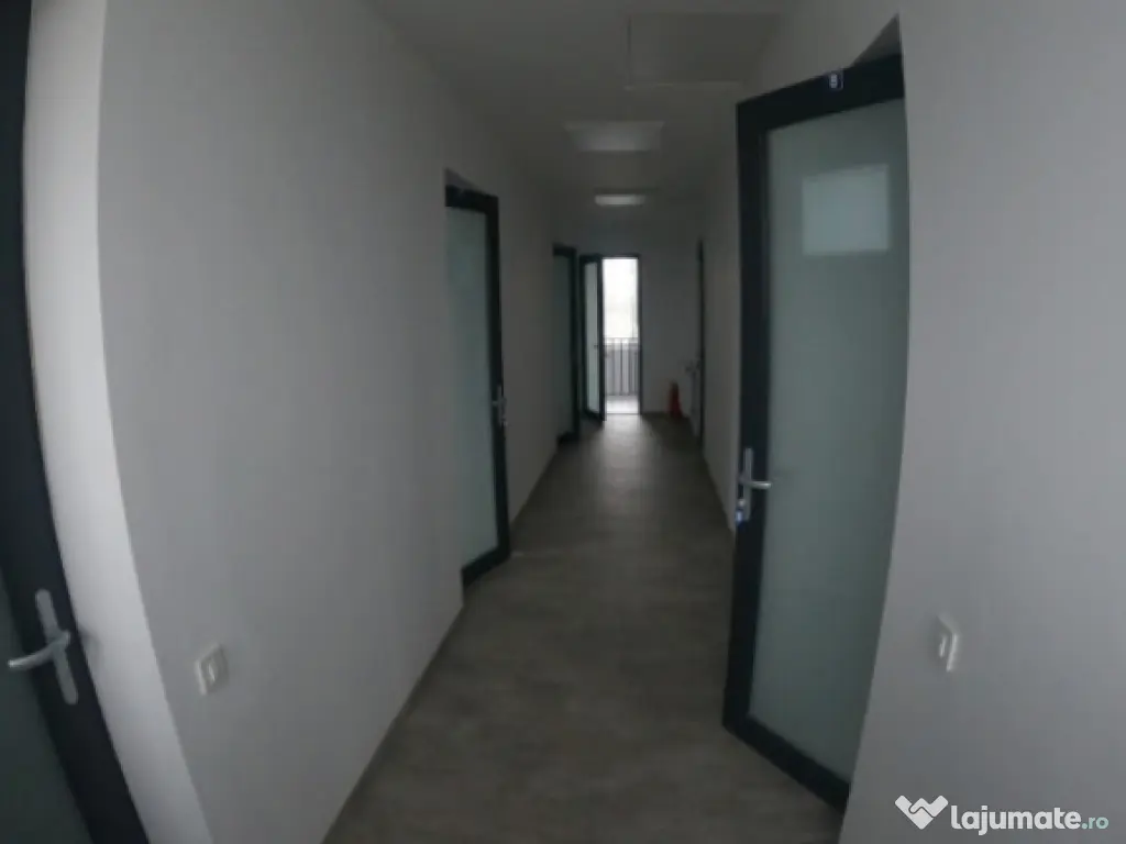 Cladire de birouri cu parcare privata 266 mp utili