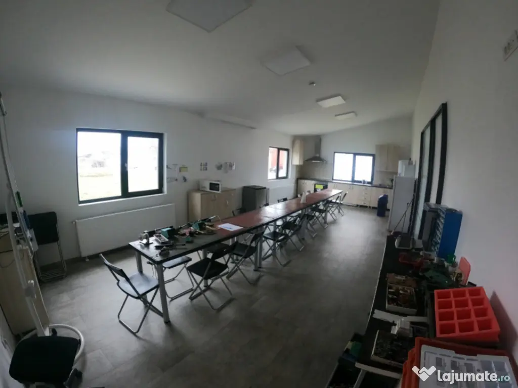 Cladire de birouri cu parcare privata 266 mp utili