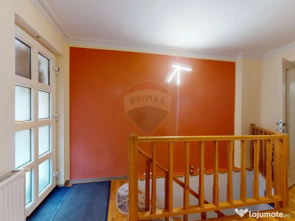 Casă / Vilă cu 9 camere de vânzare în zona Valea Cerb... 