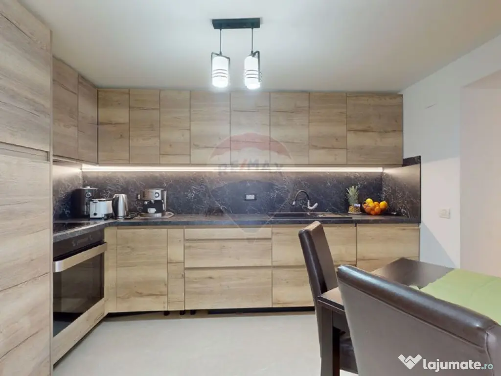 Casă / Vilă cu 9 camere de vânzare în zona Valea Cerb... 