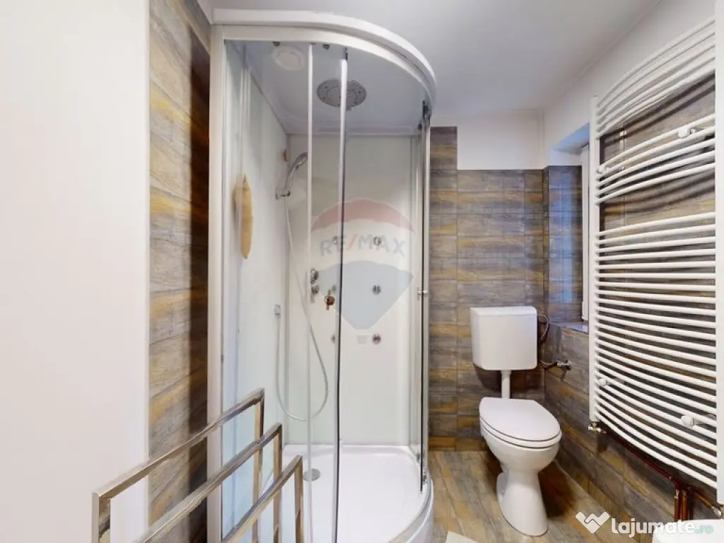 Casă / Vilă cu 9 camere de vânzare în zona Valea Cerb... 