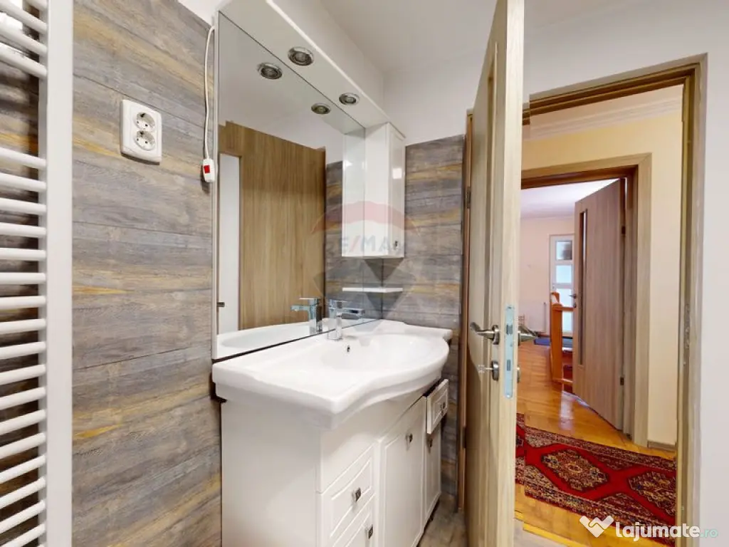 Casă / Vilă cu 9 camere de vânzare în zona Valea Cerb... 