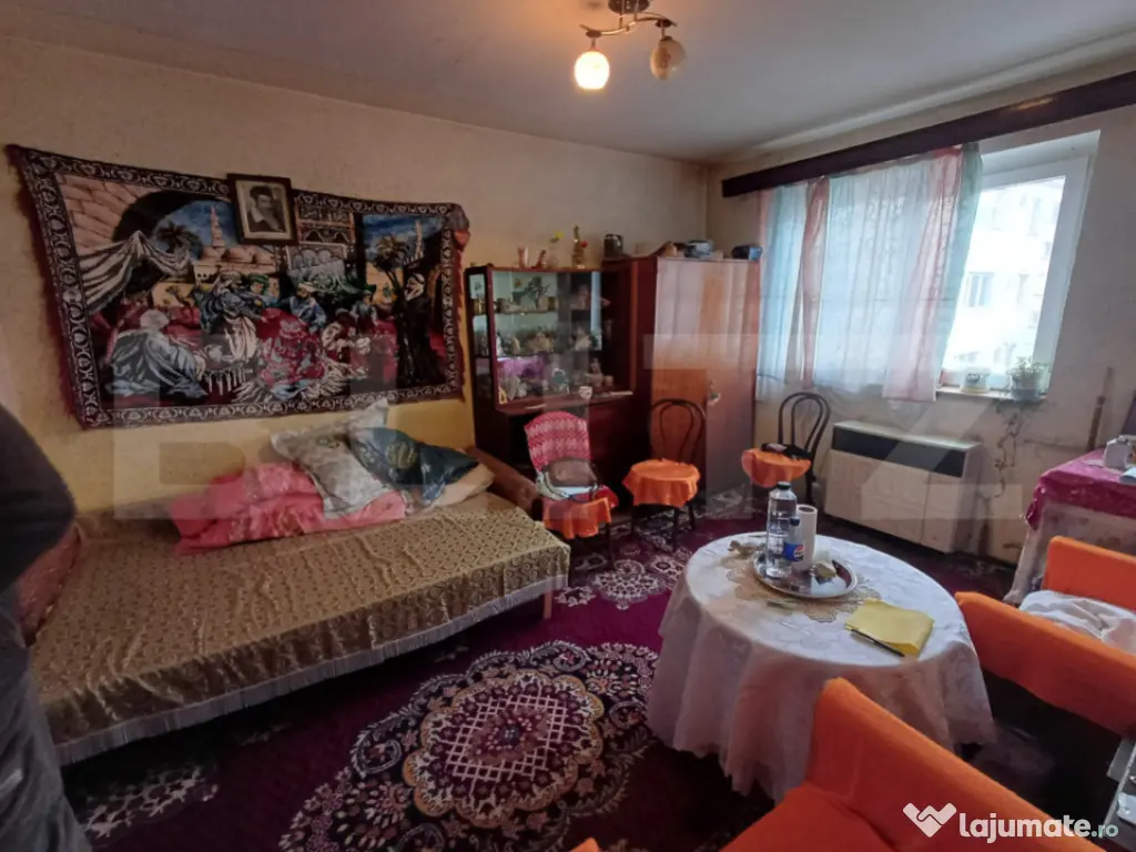 Apartament 3 camere, 46 mp, zona Plopilor