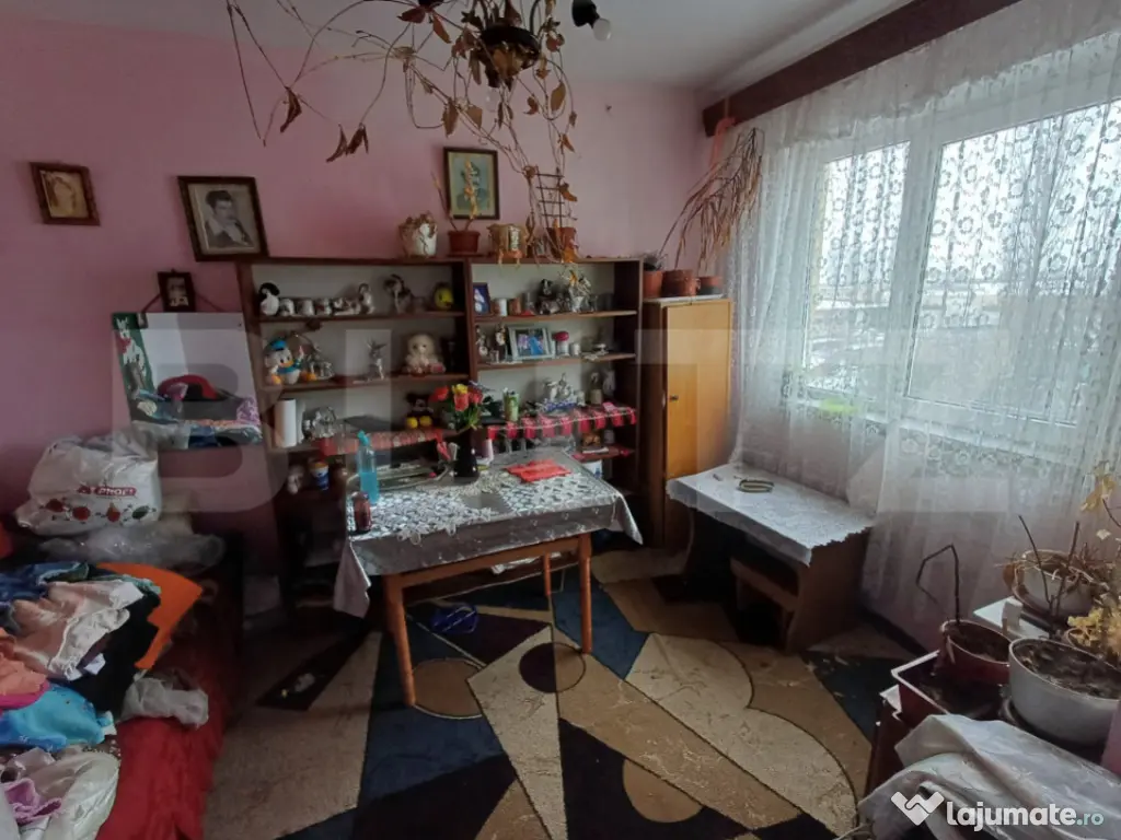 Apartament 3 camere, 46 mp, zona Plopilor