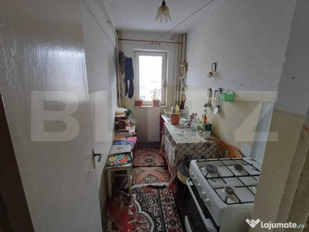 Apartament 3 camere, 46 mp, zona Plopilor