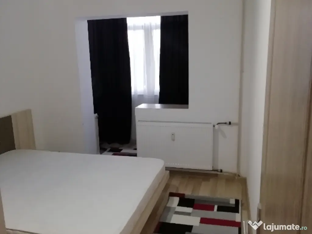 Închiriez apartament cu trei camere 
