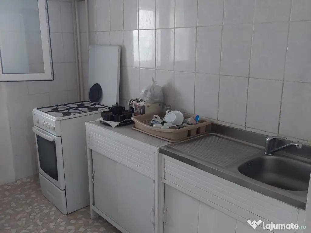 Vand apartament 3 camere Rahova decomandat 