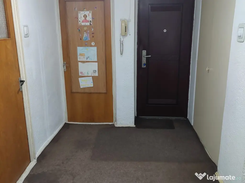 Vand apartament 3 camere Rahova decomandat 