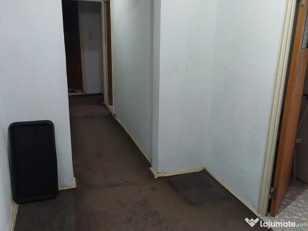 Vand apartament 3 camere Rahova decomandat 
