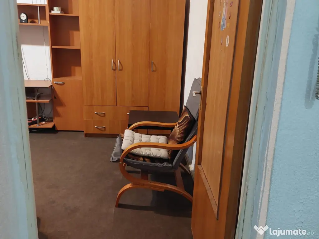 Vand apartament 3 camere Rahova decomandat 