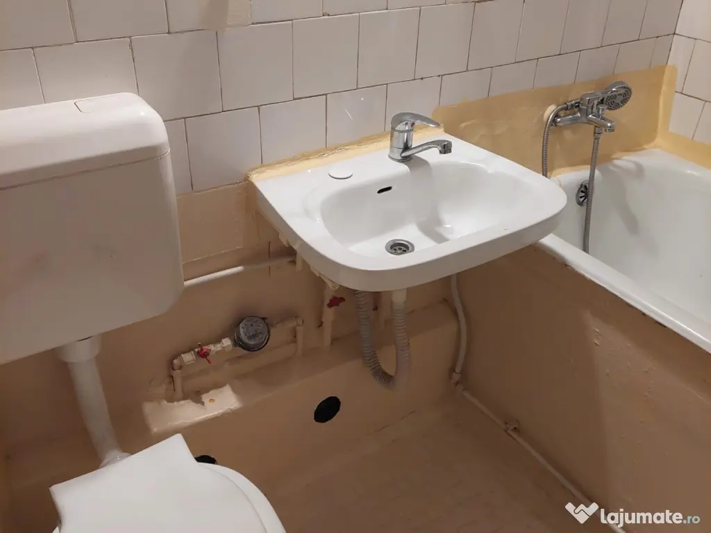 Vand apartament 3 camere Rahova decomandat 