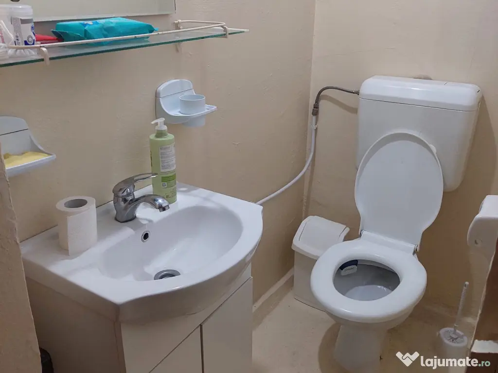 Vand apartament 3 camere Rahova decomandat 