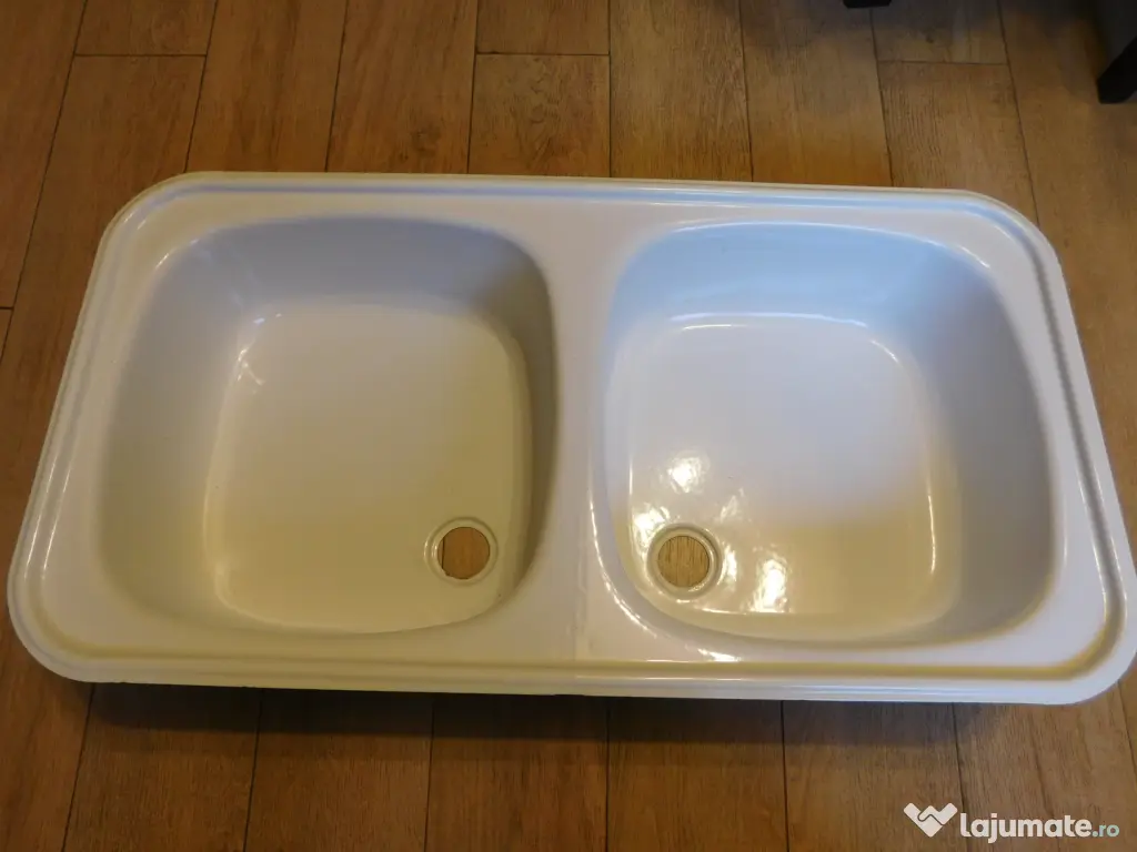 Chiuvetă albă, metalică, 2 cuve – nouă, 230 lei negociabil 