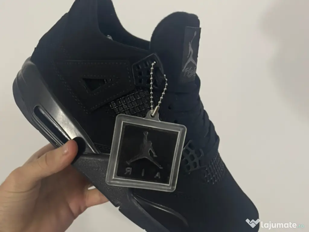 Jordan 4 black cat 
