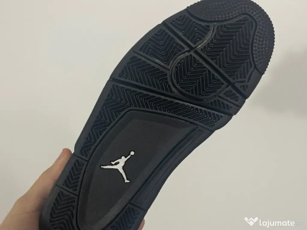 Jordan 4 black cat 