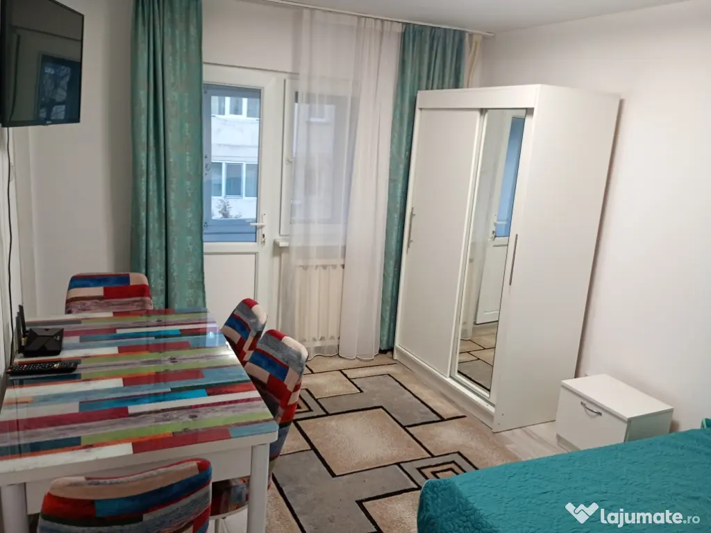 Vând Garsoniera confort 1