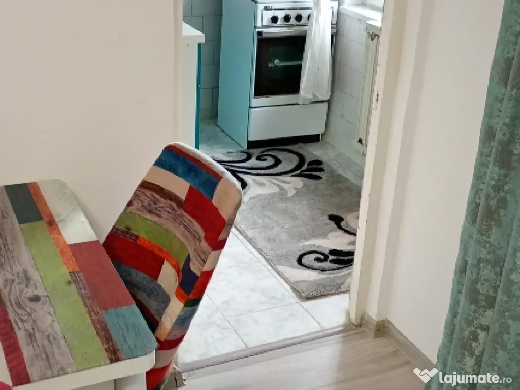 Vând Garsoniera confort 1