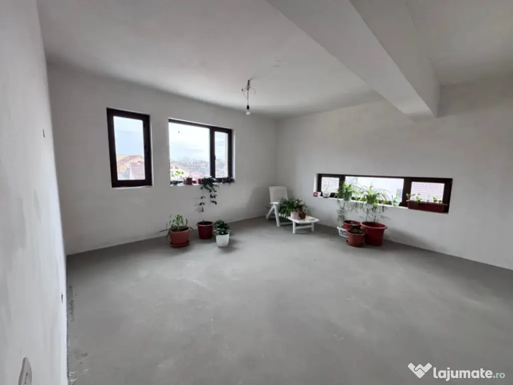 Apartament 3 camere situat in zona Dacia 