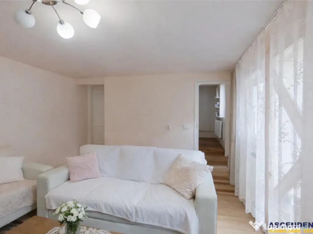 Un colt de liniste la poalele Tampei, Schei - Casuta singur 