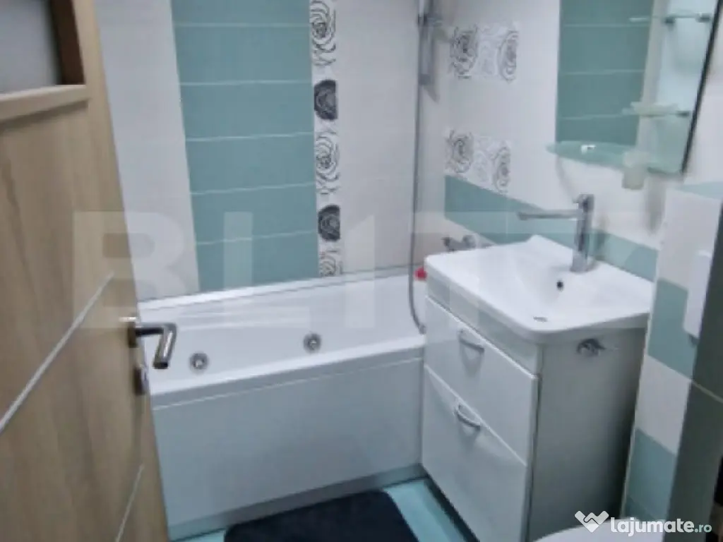 Apartament 3 camere, 57 mp, zona Micro 1