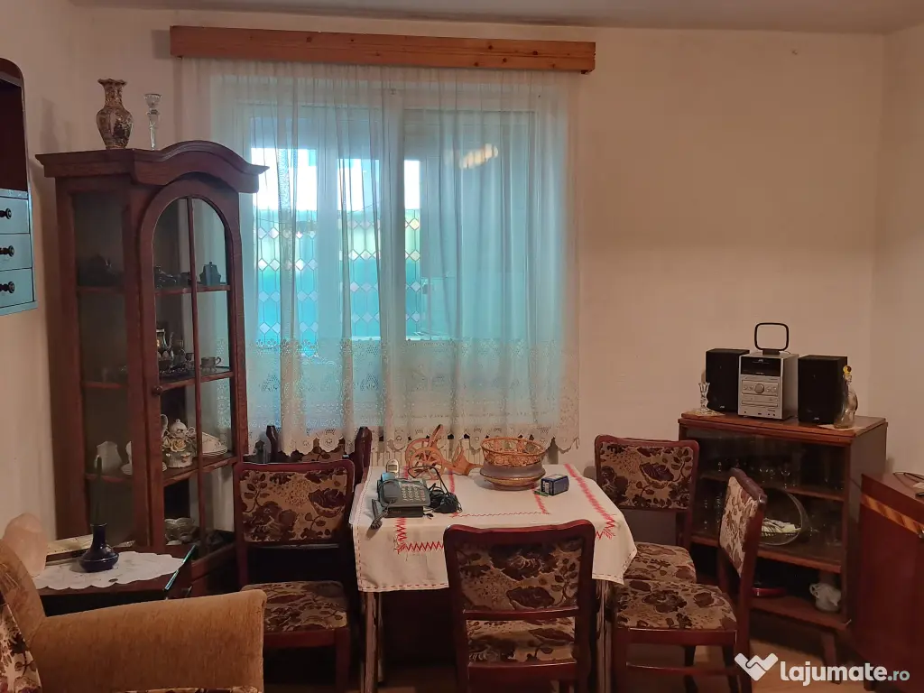 Vand apartament 2 camere in Sinaia , zona Malul Spitalului 