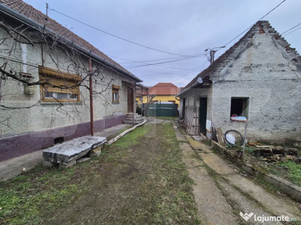 Teren 1651 mp cu casă și anexe – oportunitate investiți